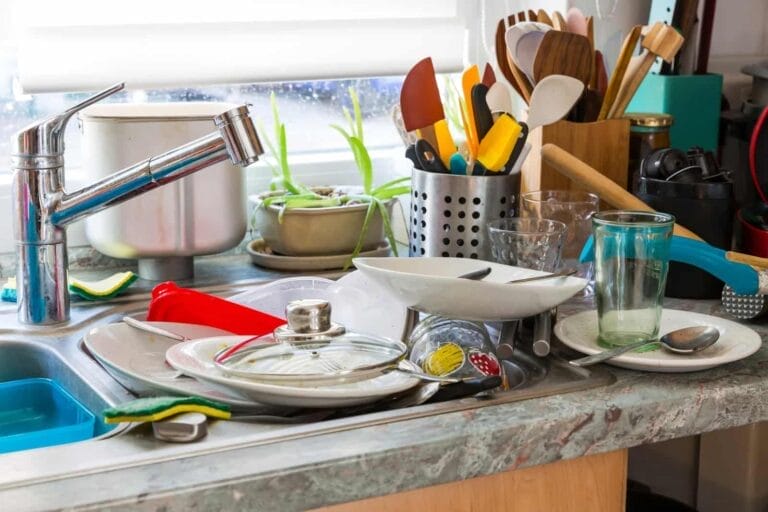Here's how to deal with your messy housemates