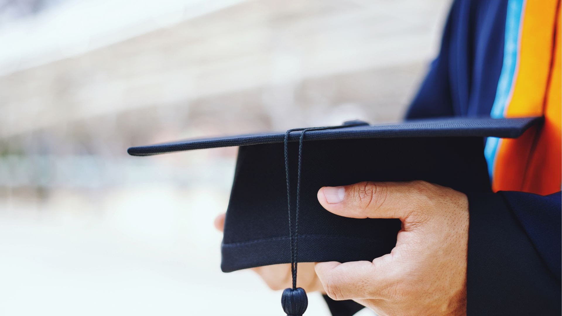Graduation gown colours meaning in the UK: explained UK Graduation Traditions