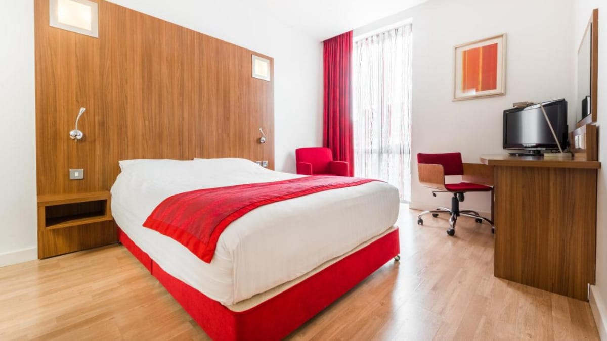 Students get 10% off Best Available Room Rate at Ramada Encore