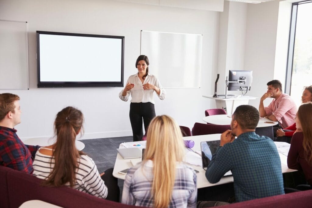 how to make friends at uni lectures