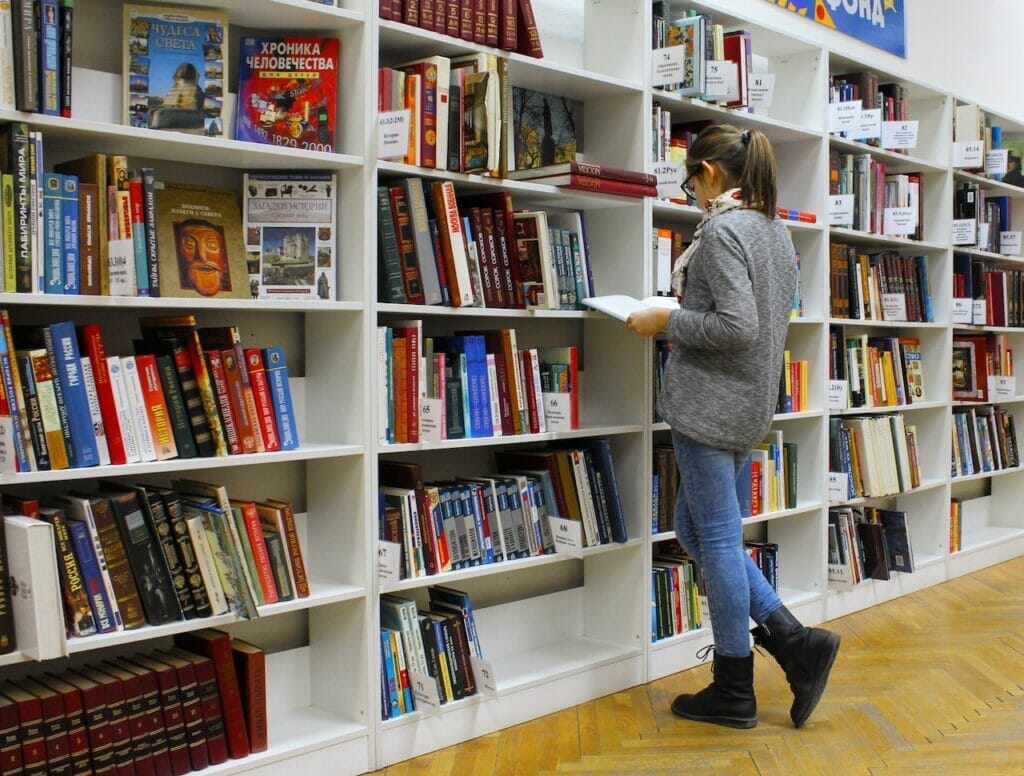 how much does it cost to study in london?