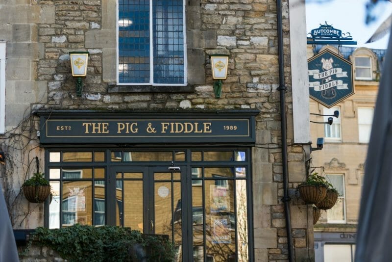 Pig and fiddle