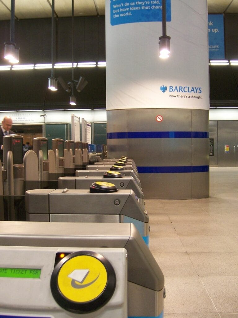 using your Student Oyster Card barriers in London underground