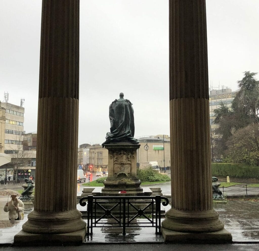 What is Bristol famous for? universities