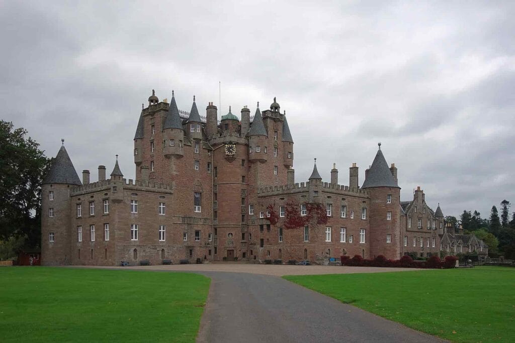 Glamis Castle Dundee date ideas